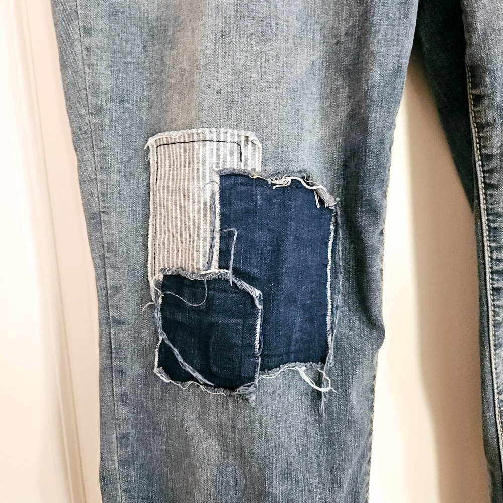 Earl Boyfriend Distressed Denim Jeans - Picture 3 of 9